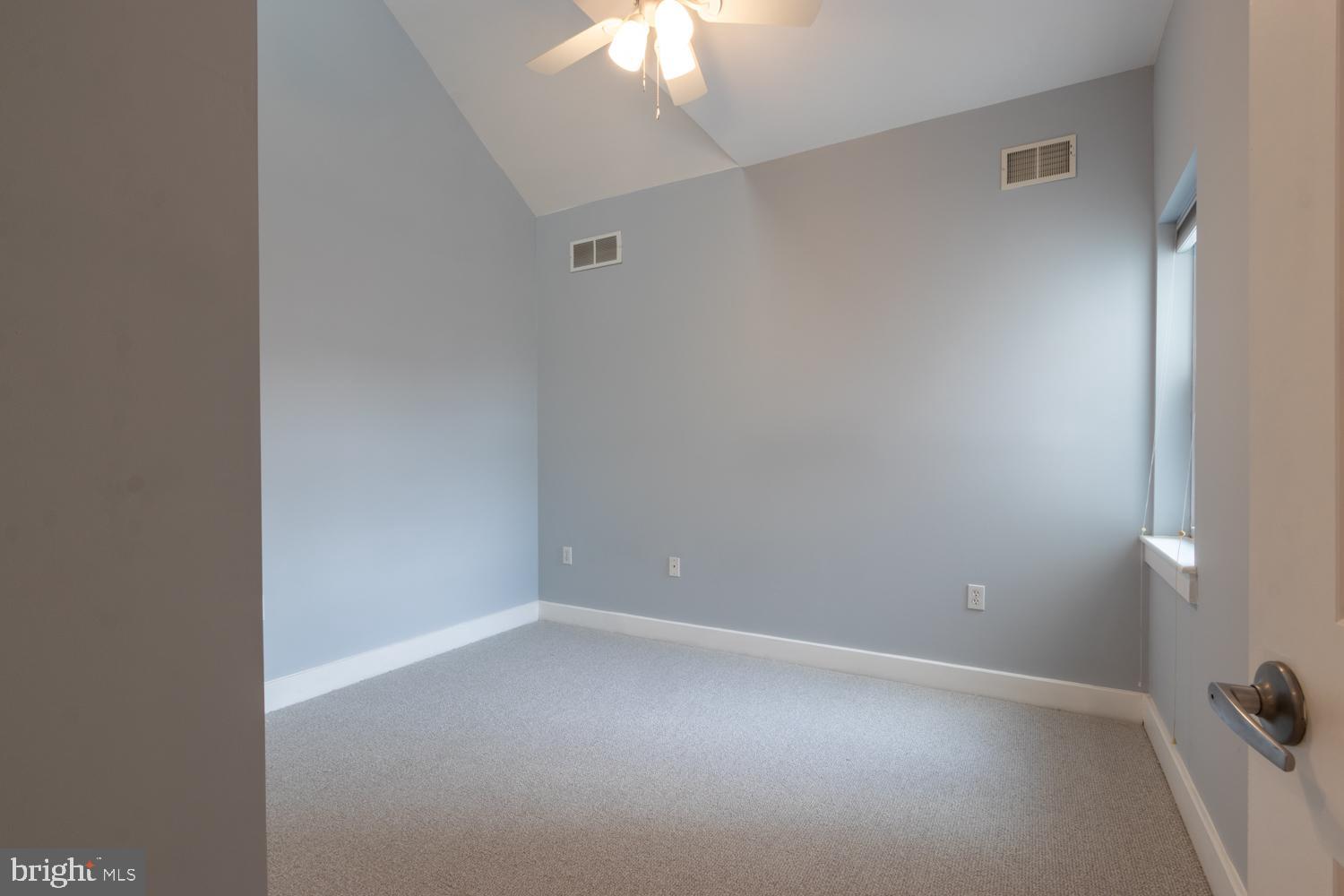 2304 E SERGEANT STREET