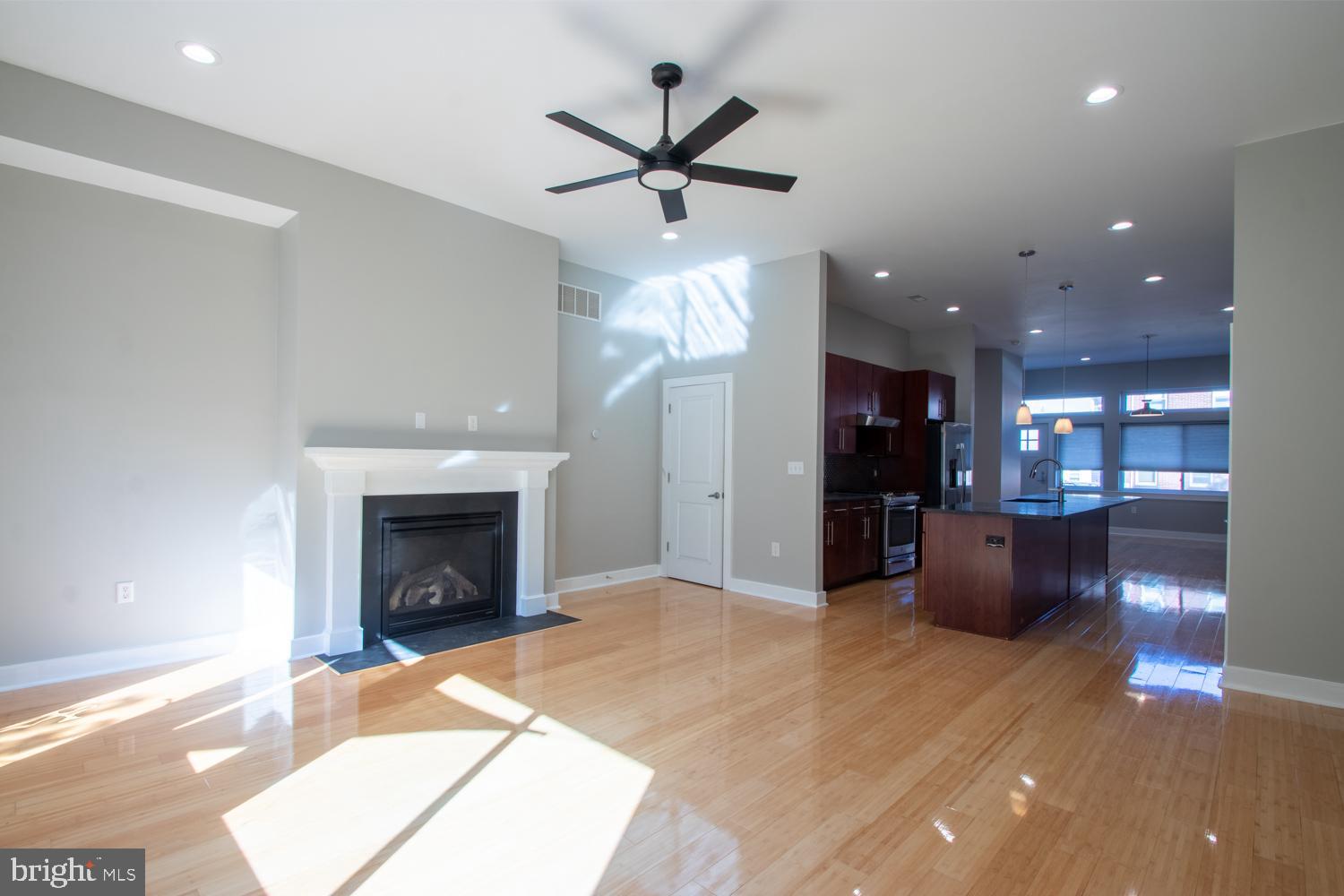 2304 E SERGEANT STREET