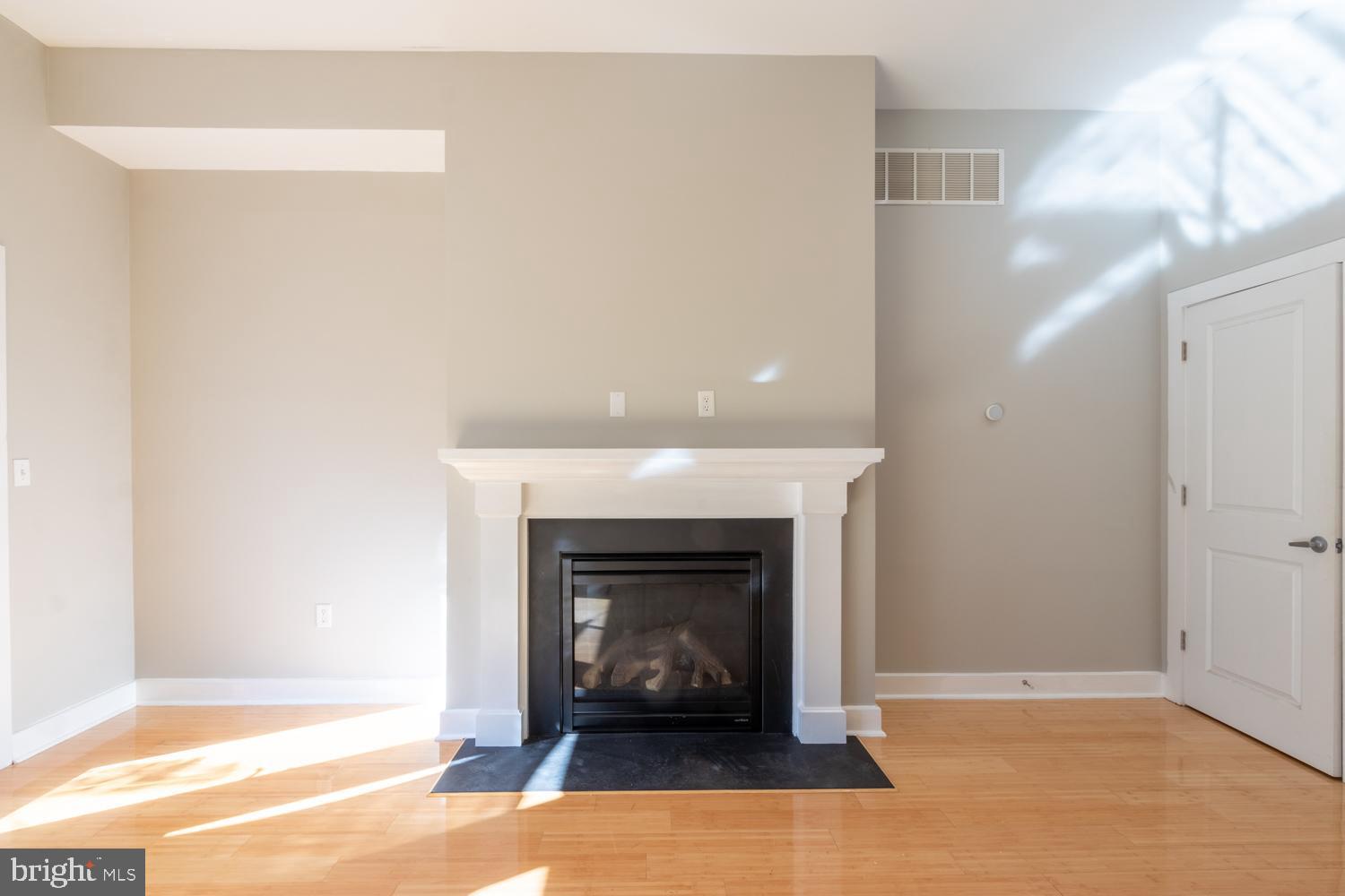 2304 E SERGEANT STREET