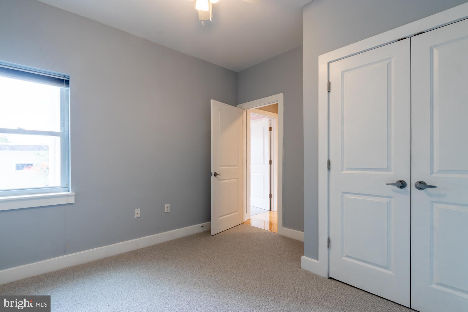 2304 E SERGEANT STREET