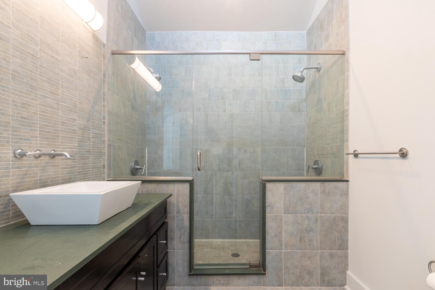 2304 E SERGEANT STREET