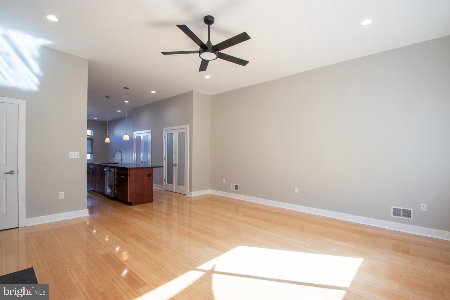 2304 E SERGEANT STREET