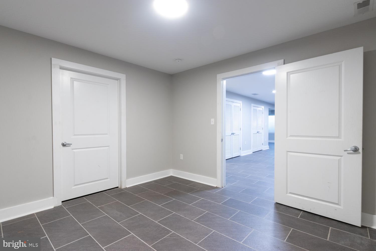 2304 E SERGEANT STREET