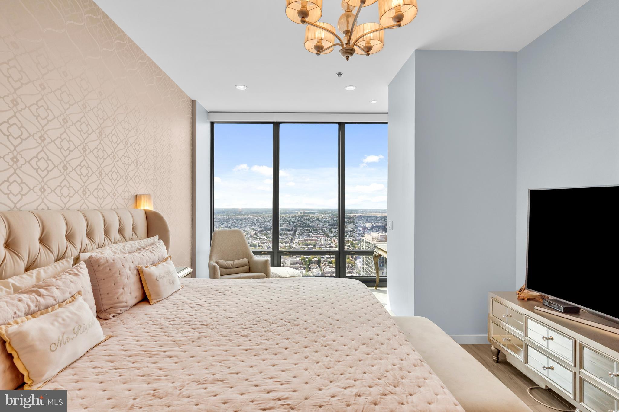 2101 MARKET STREET 00 PH02