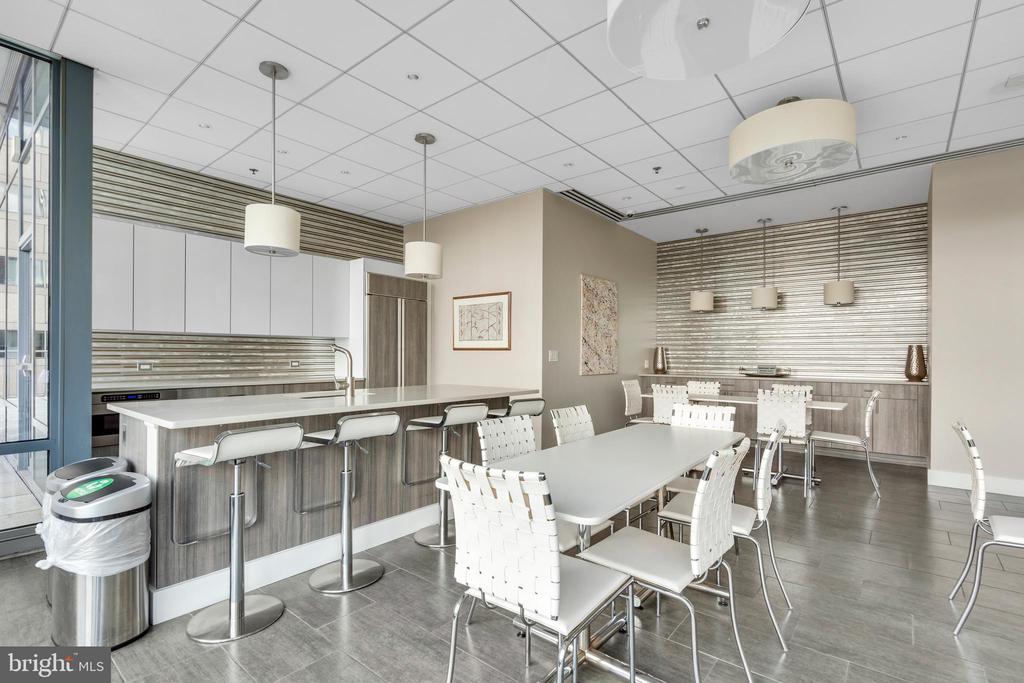 2101 MARKET STREET 00 PH02