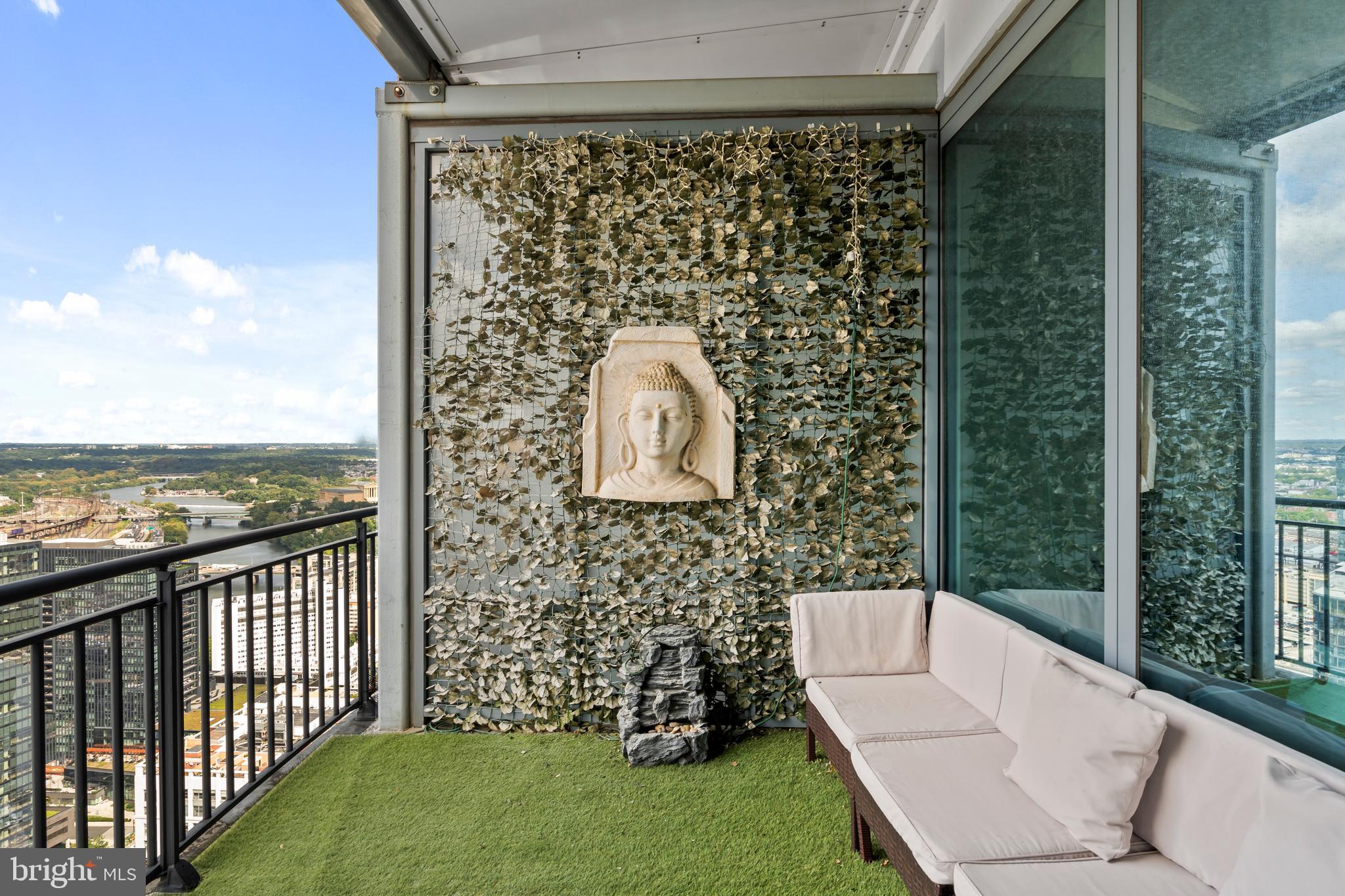 2101 MARKET STREET 00 PH02