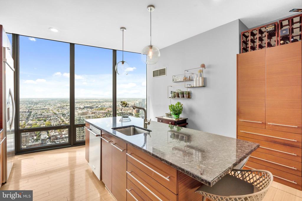 2101 MARKET STREET 00 PH02