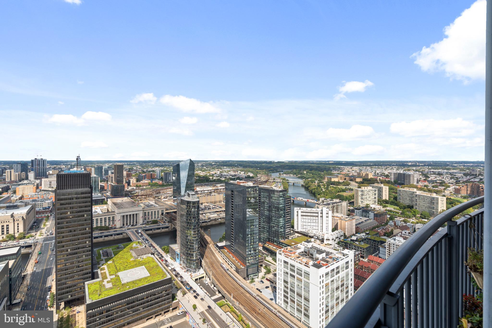 2101 MARKET STREET 00 PH02