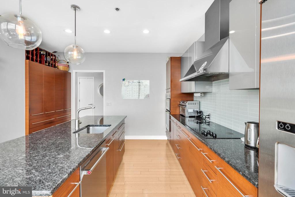 2101 MARKET STREET 00 PH02