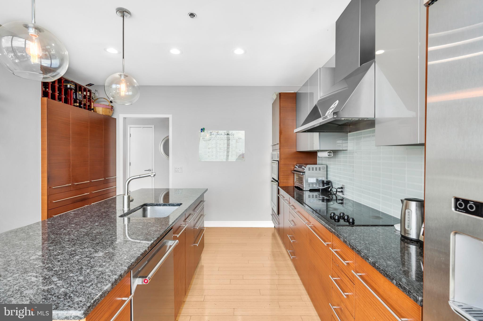 2101 MARKET STREET 00 PH02