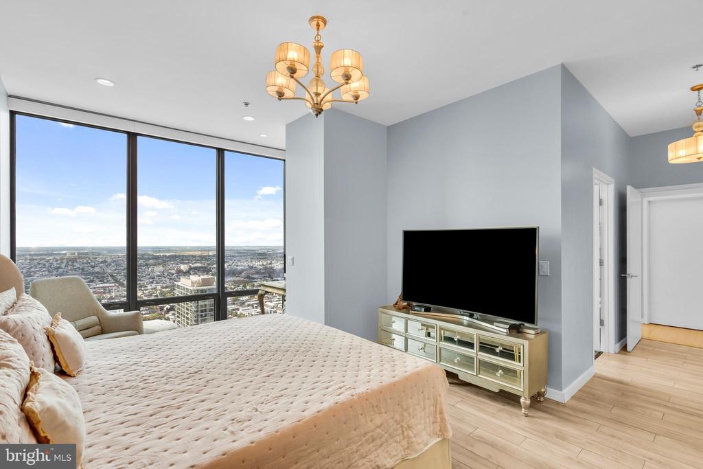 2101 MARKET STREET 00 PH02