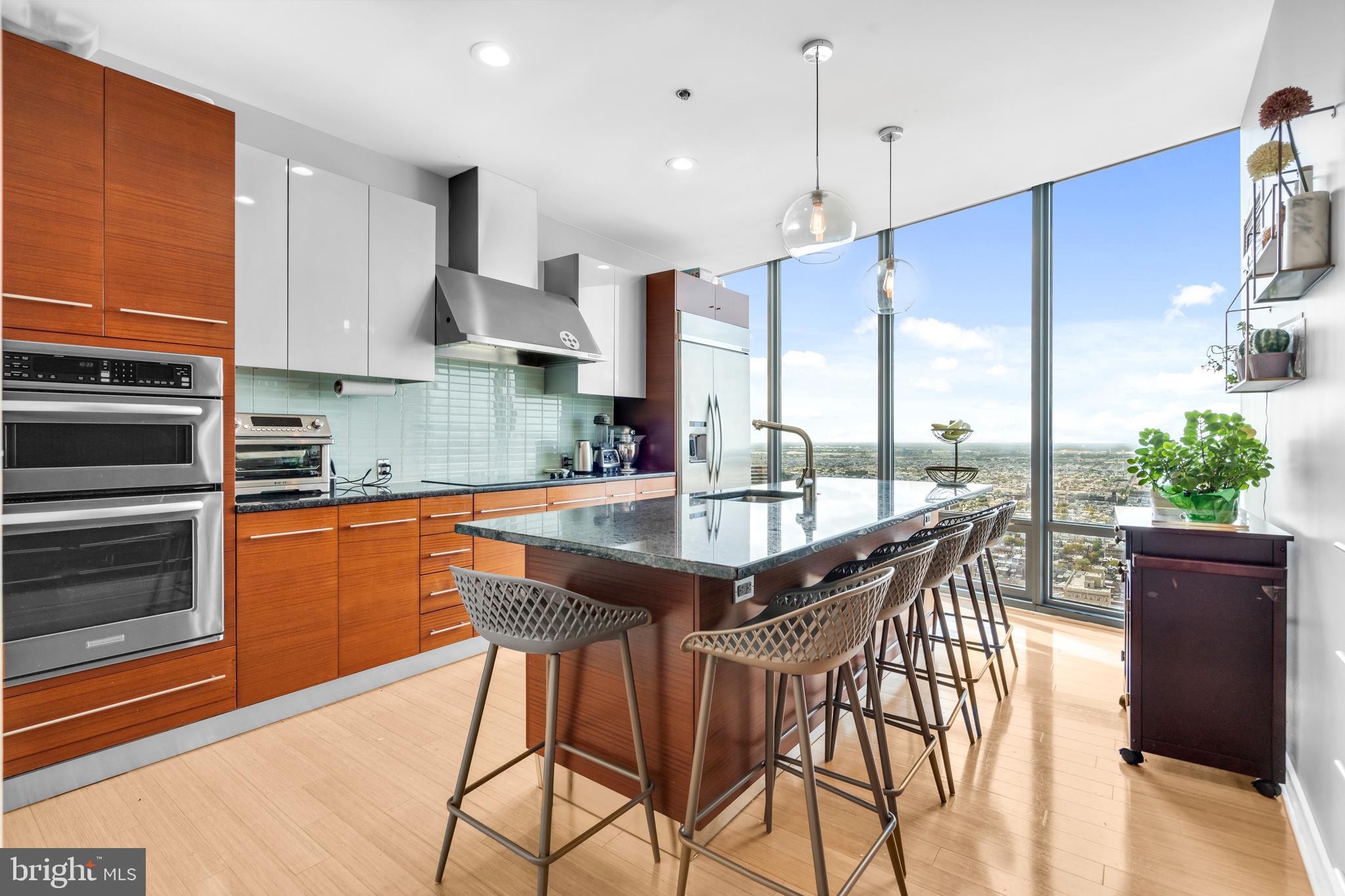 2101 MARKET STREET 00 PH02