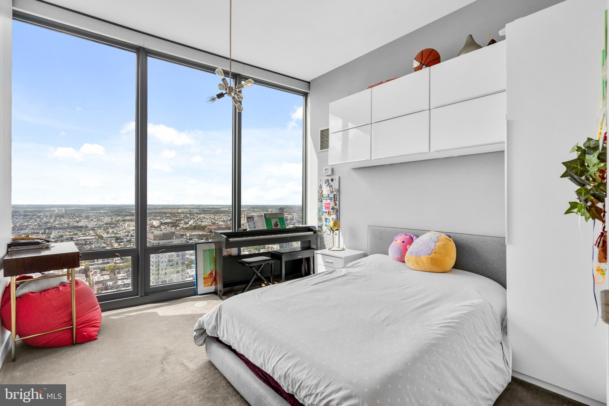 2101 MARKET STREET 00 PH02