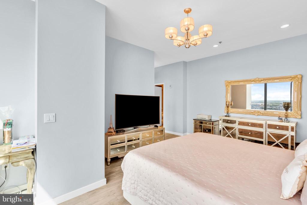 2101 MARKET STREET 00 PH02