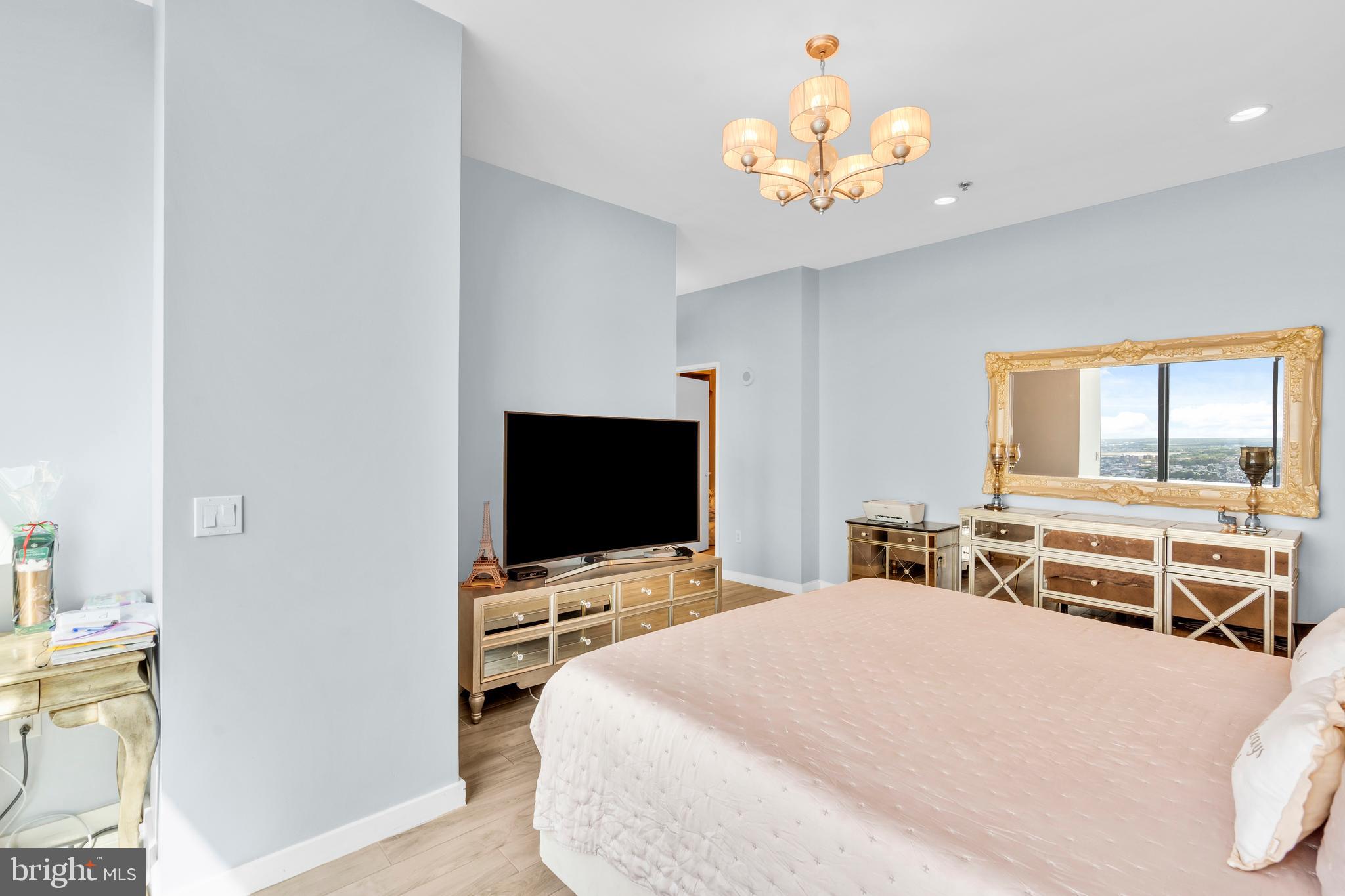 2101 MARKET STREET 00 PH02