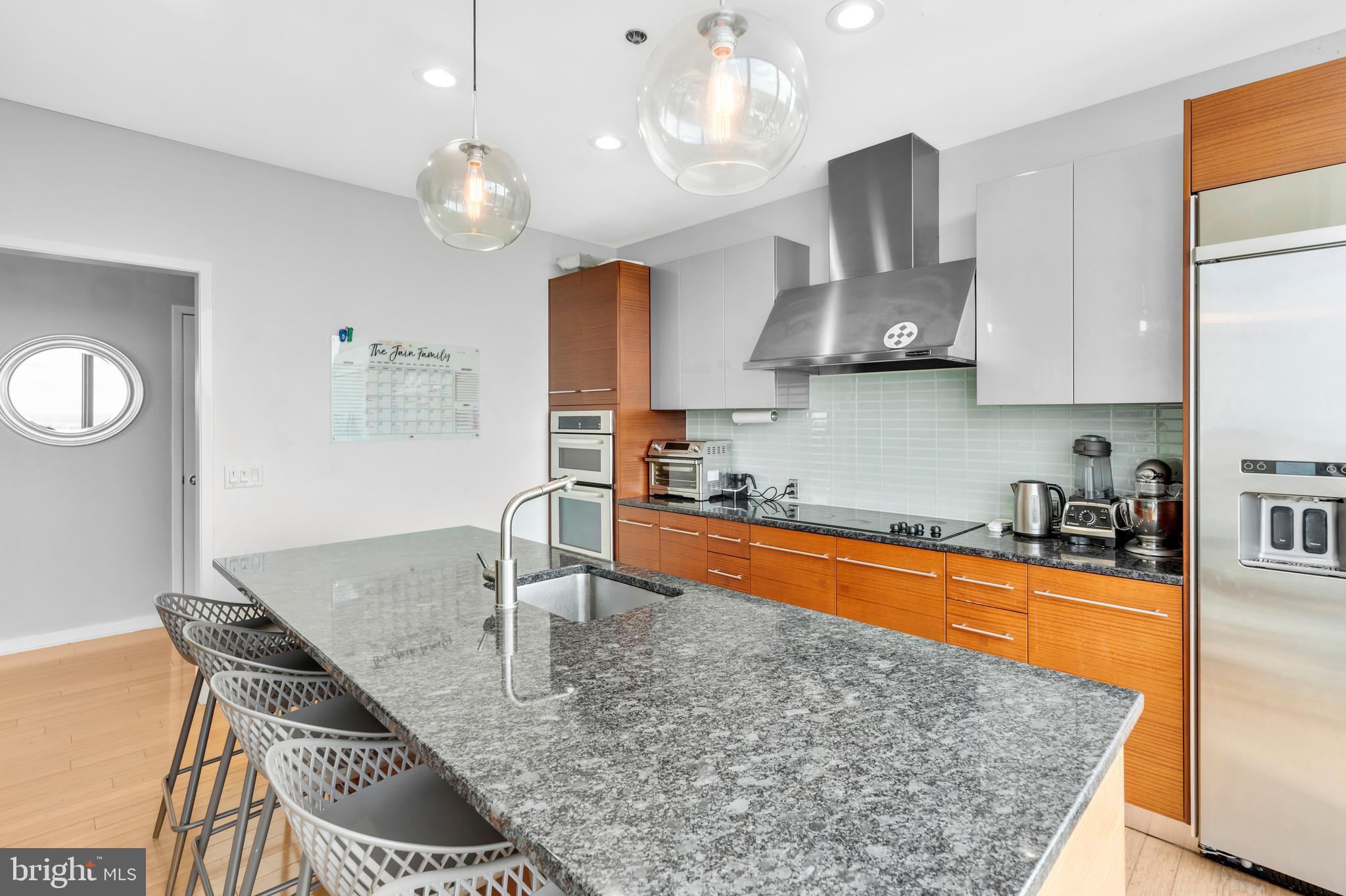 2101 MARKET STREET 00 PH02