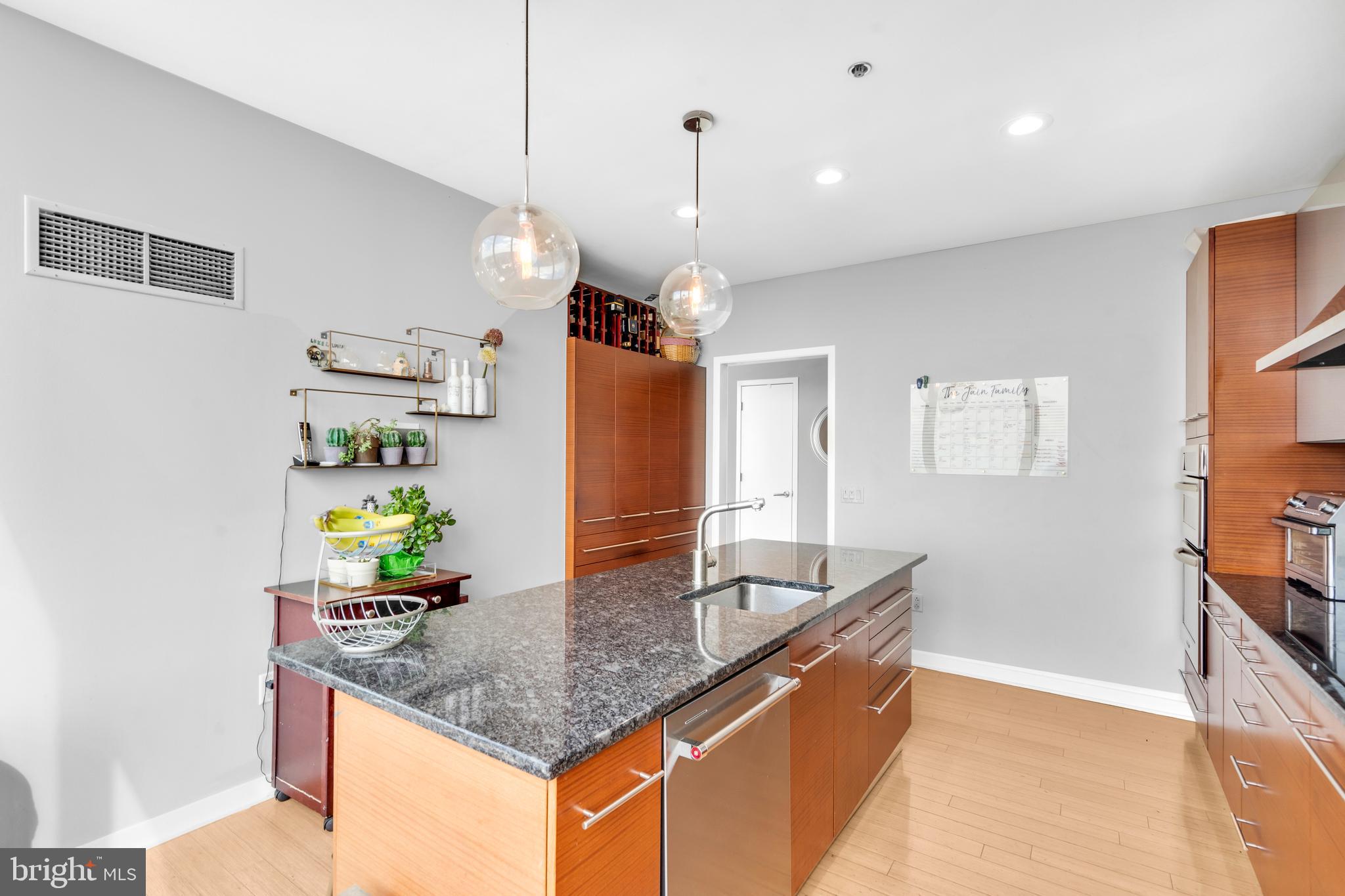 2101 MARKET STREET 00 PH02