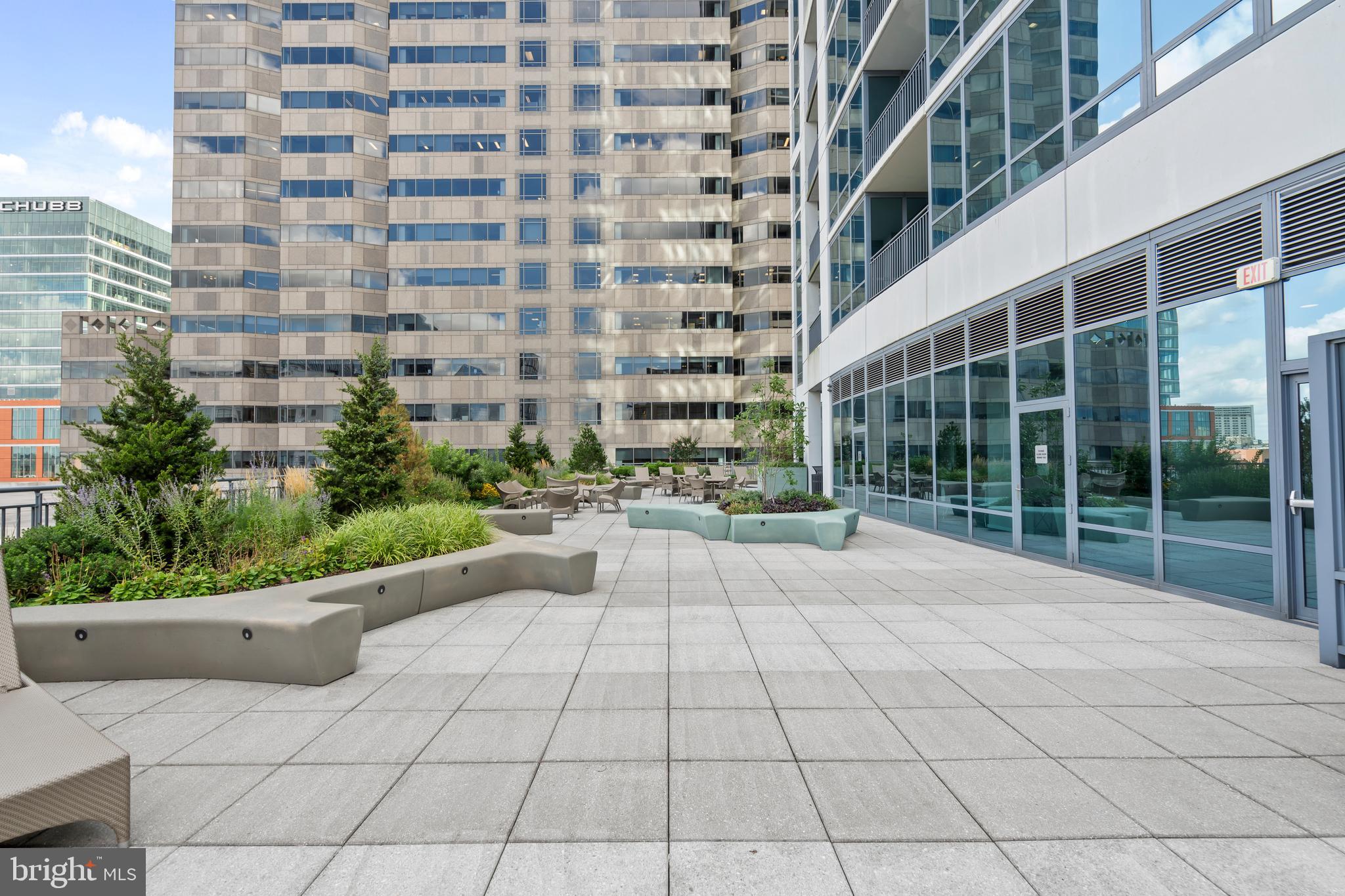 2101 MARKET STREET 00 PH02