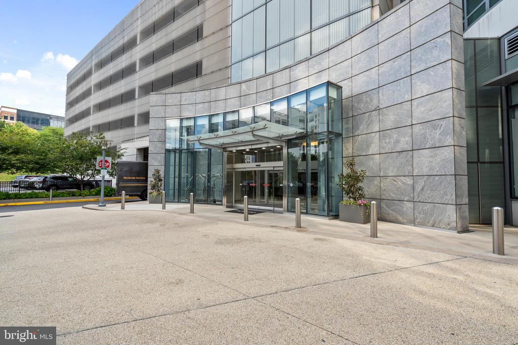 2101 MARKET STREET 00 PH02