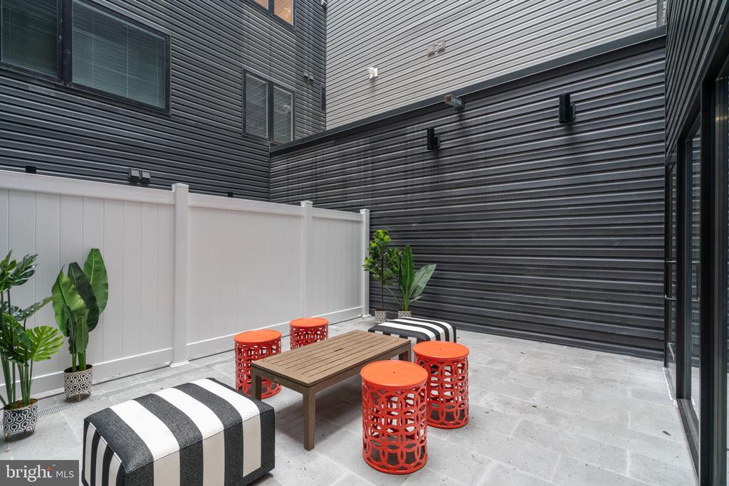 901 LELAND 2B-304