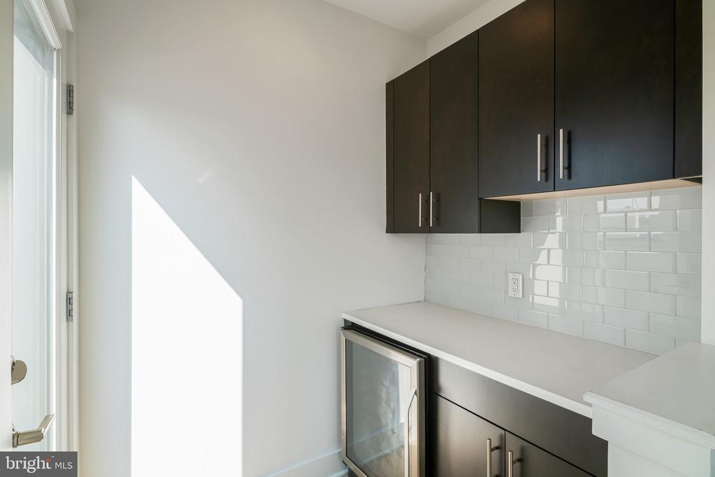 702 N FRONT STREET 12 2
