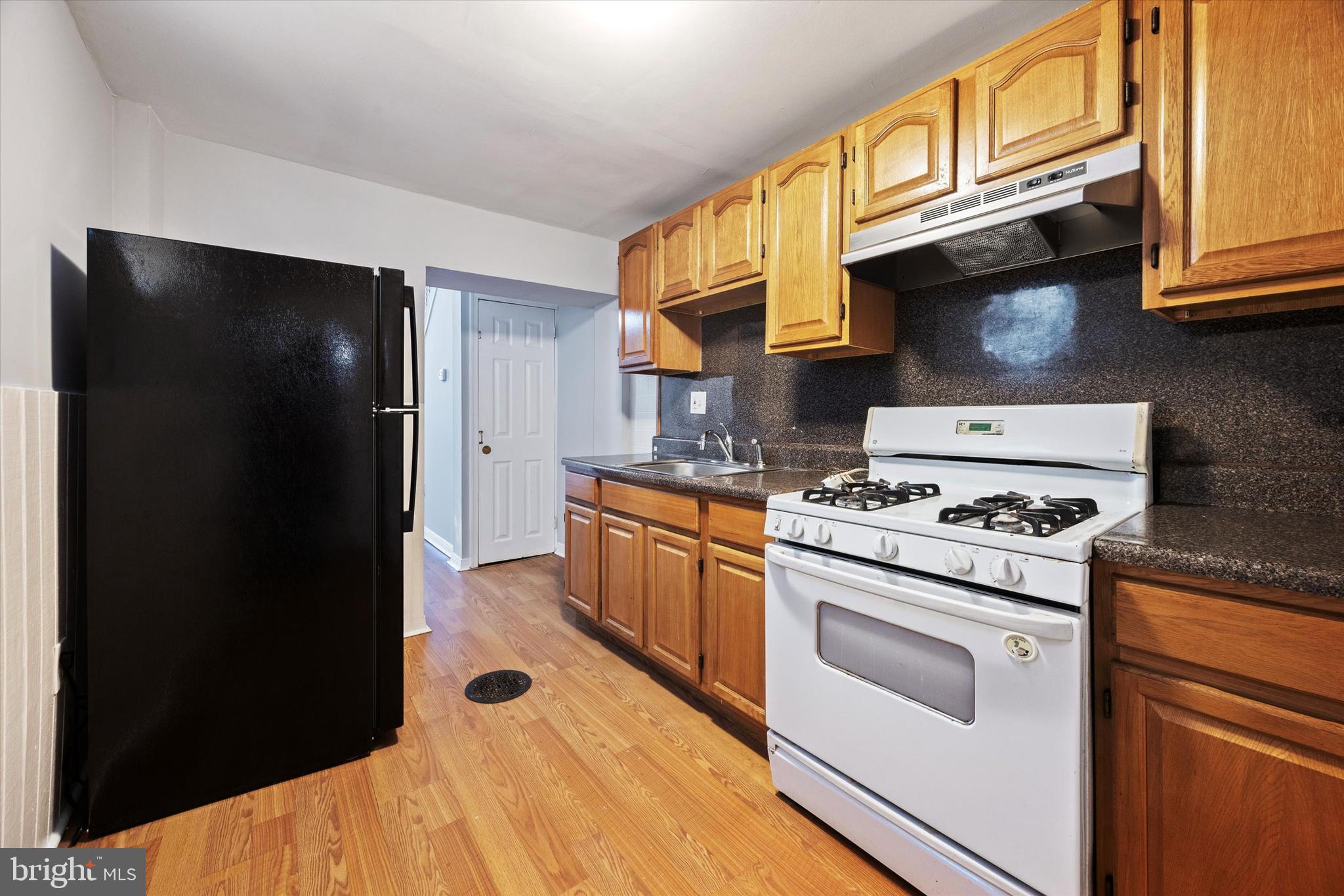 2575 E HUNTINGDON STREET