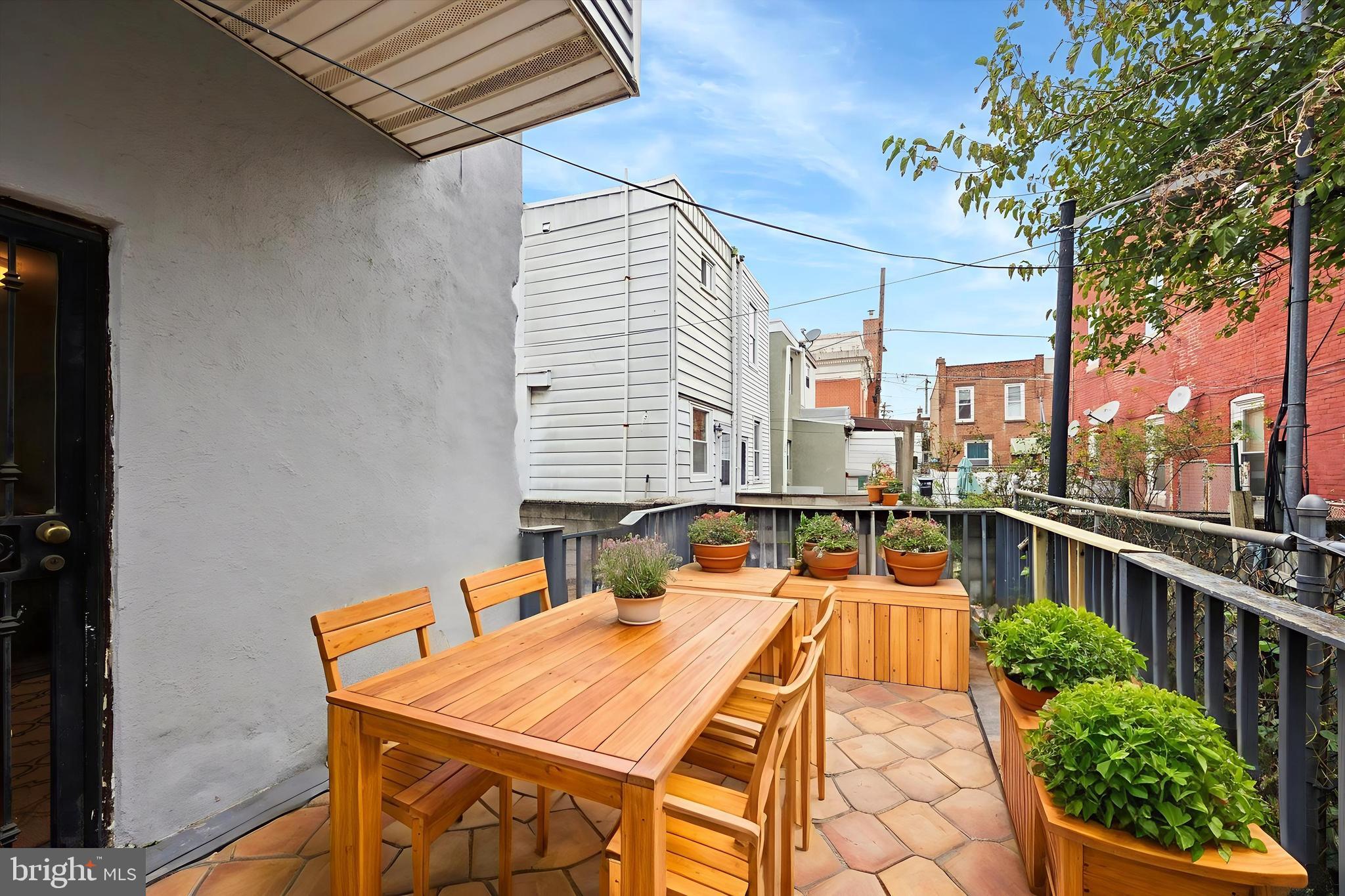 2575 E HUNTINGDON STREET