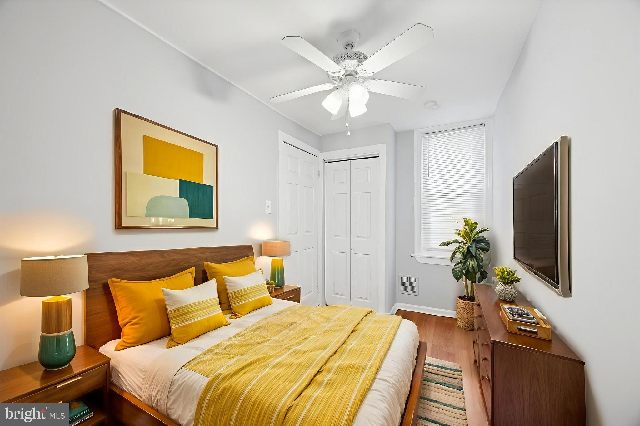 2575 E HUNTINGDON STREET