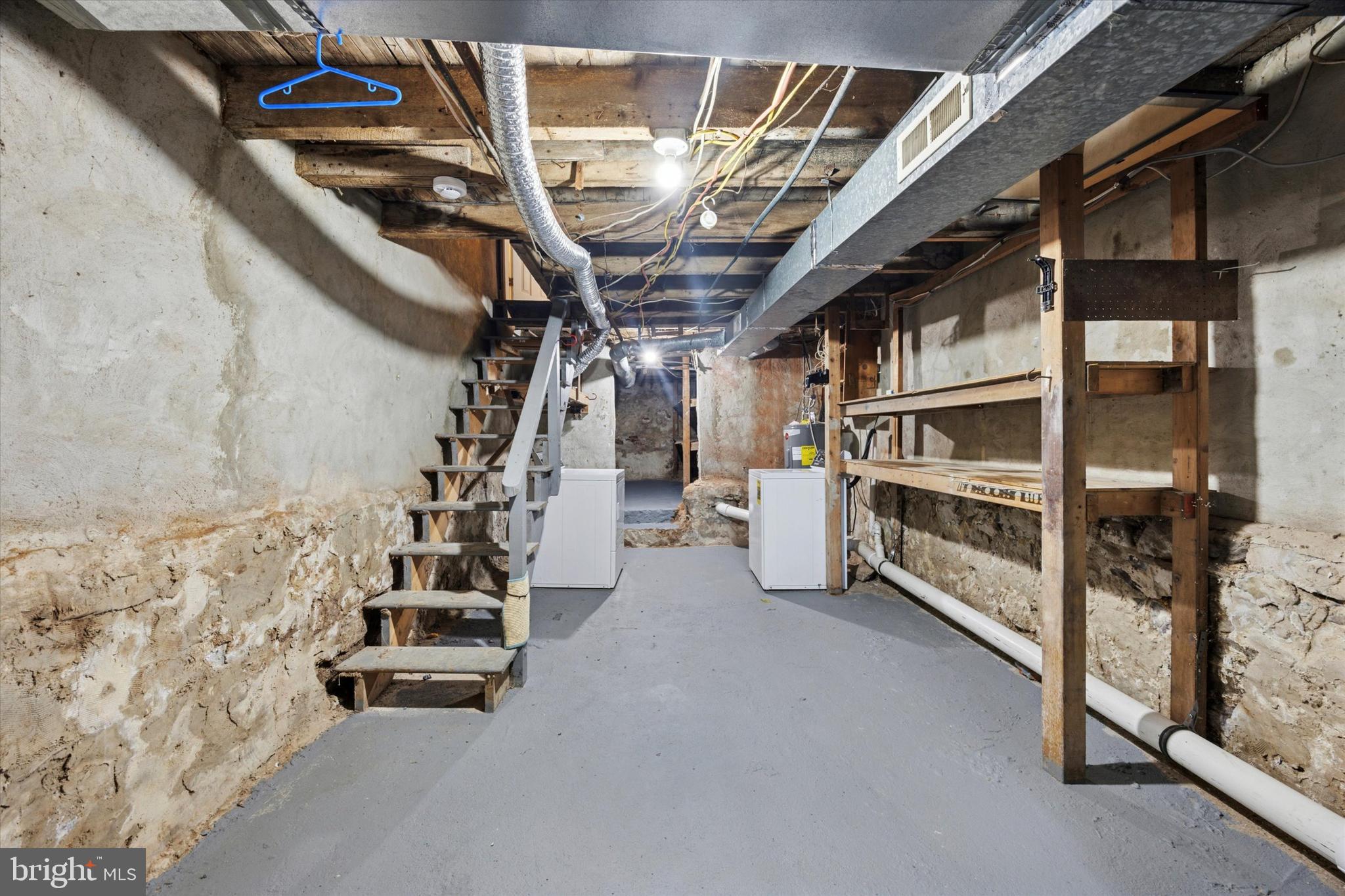 2575 E HUNTINGDON STREET