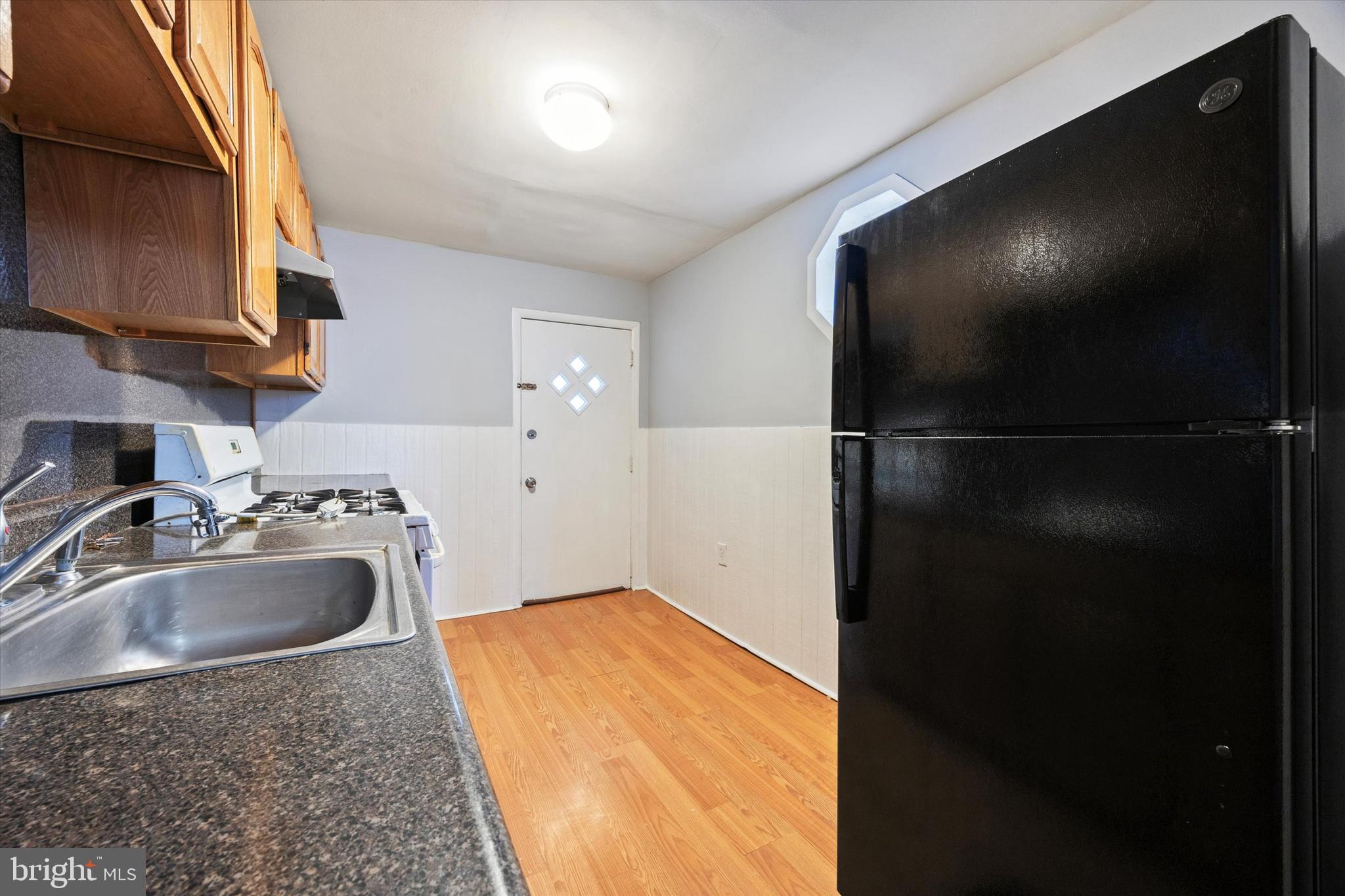 2575 E HUNTINGDON STREET