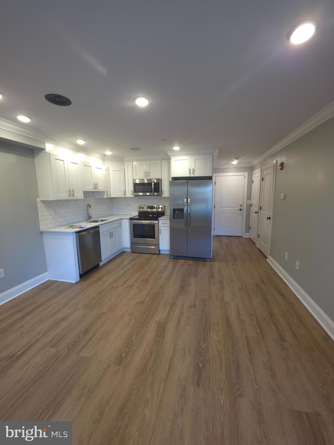 3404 W COMMISSIONER STREET 1