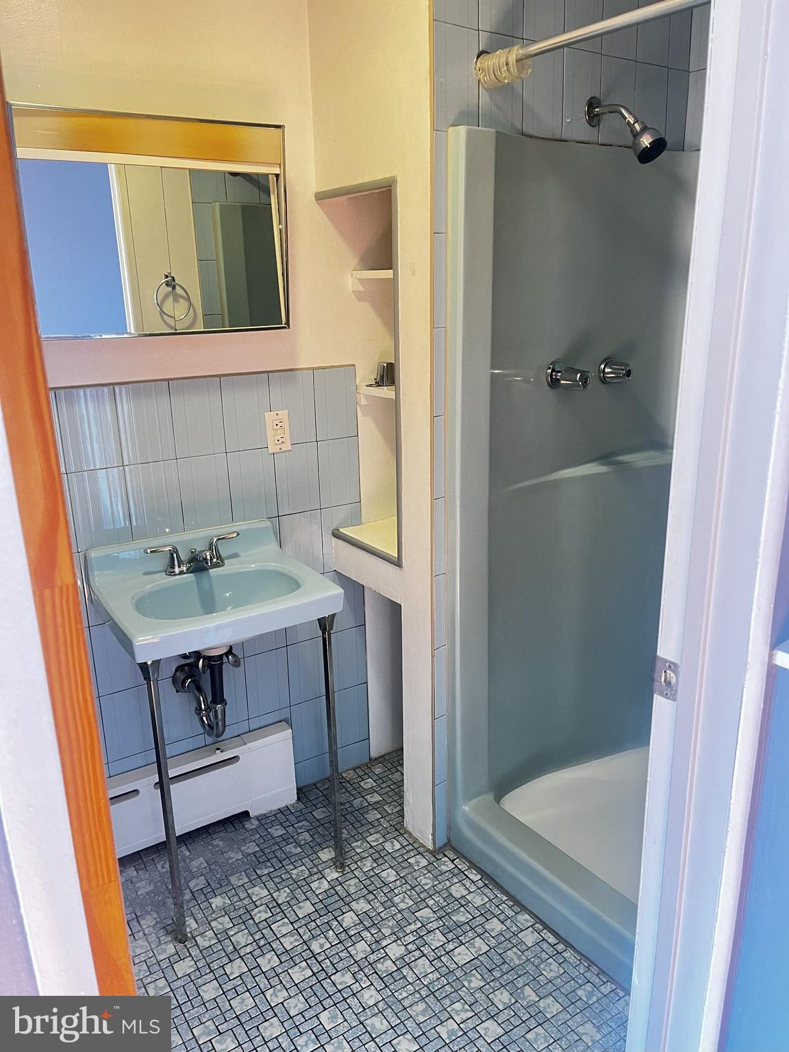 1539 E MOYAMENSING AVENUE 1R