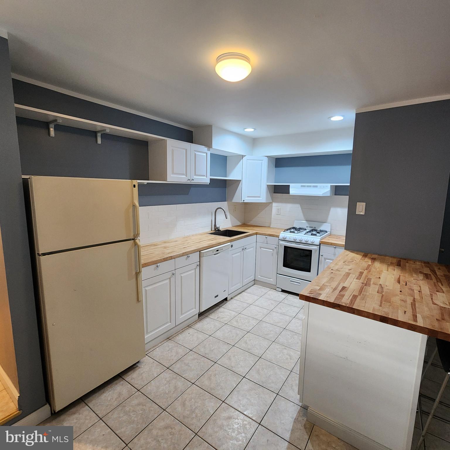 1539 E MOYAMENSING AVENUE 1R