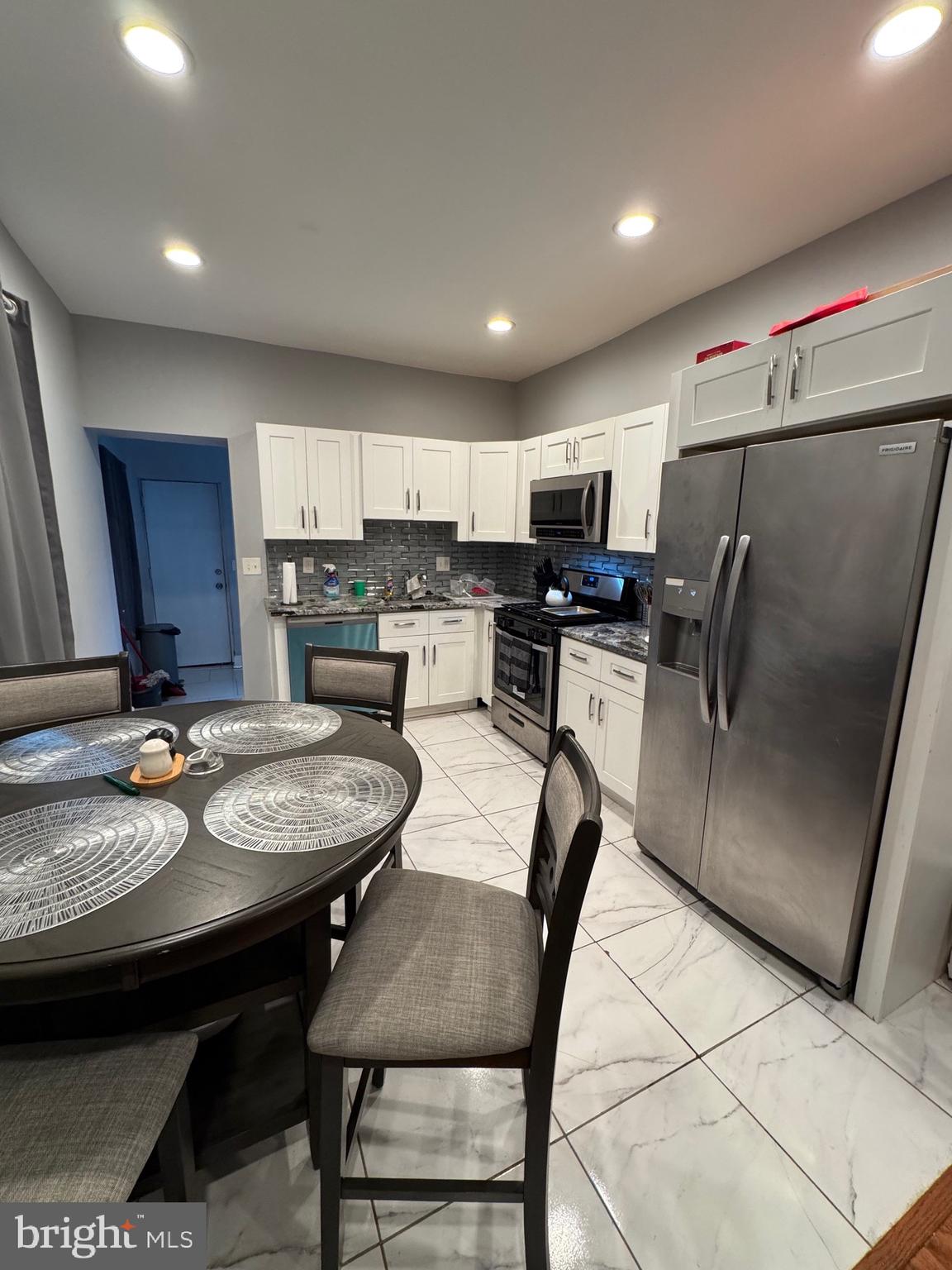 3048 W OXFORD STREET