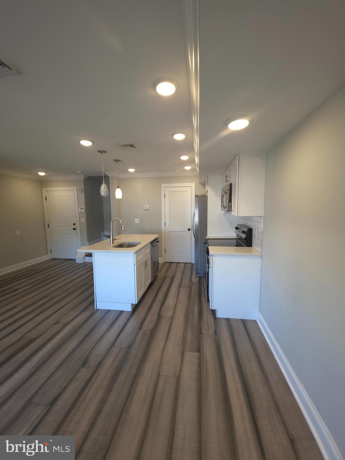 3406 W COMMISSIONER STREET 3