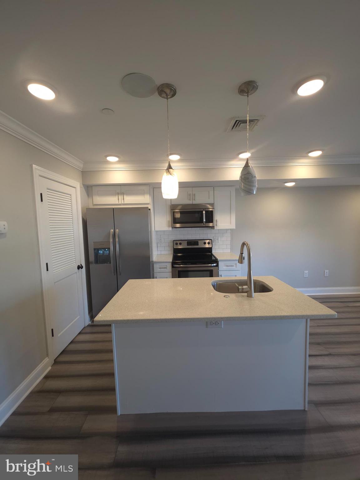 3406 W COMMISSIONER STREET 3