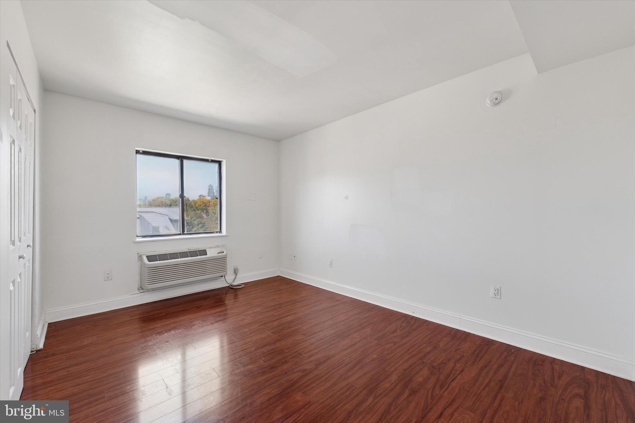 200 LOMBARD STREET 10 607