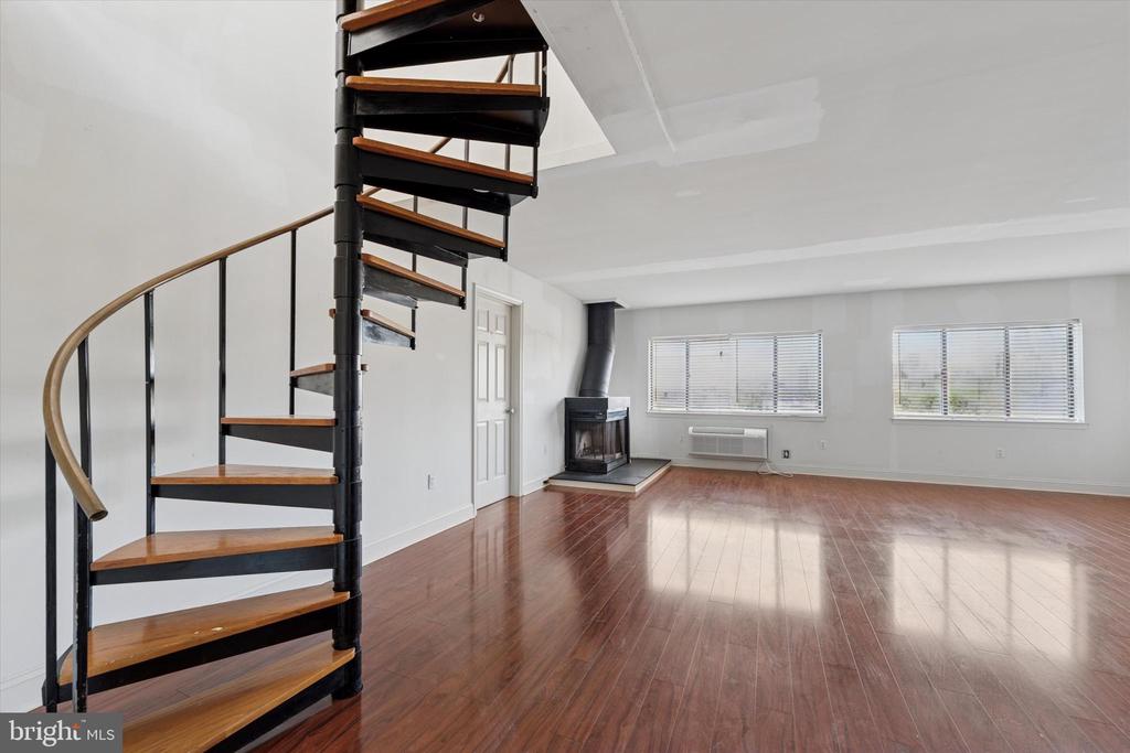 200 LOMBARD STREET 10 804