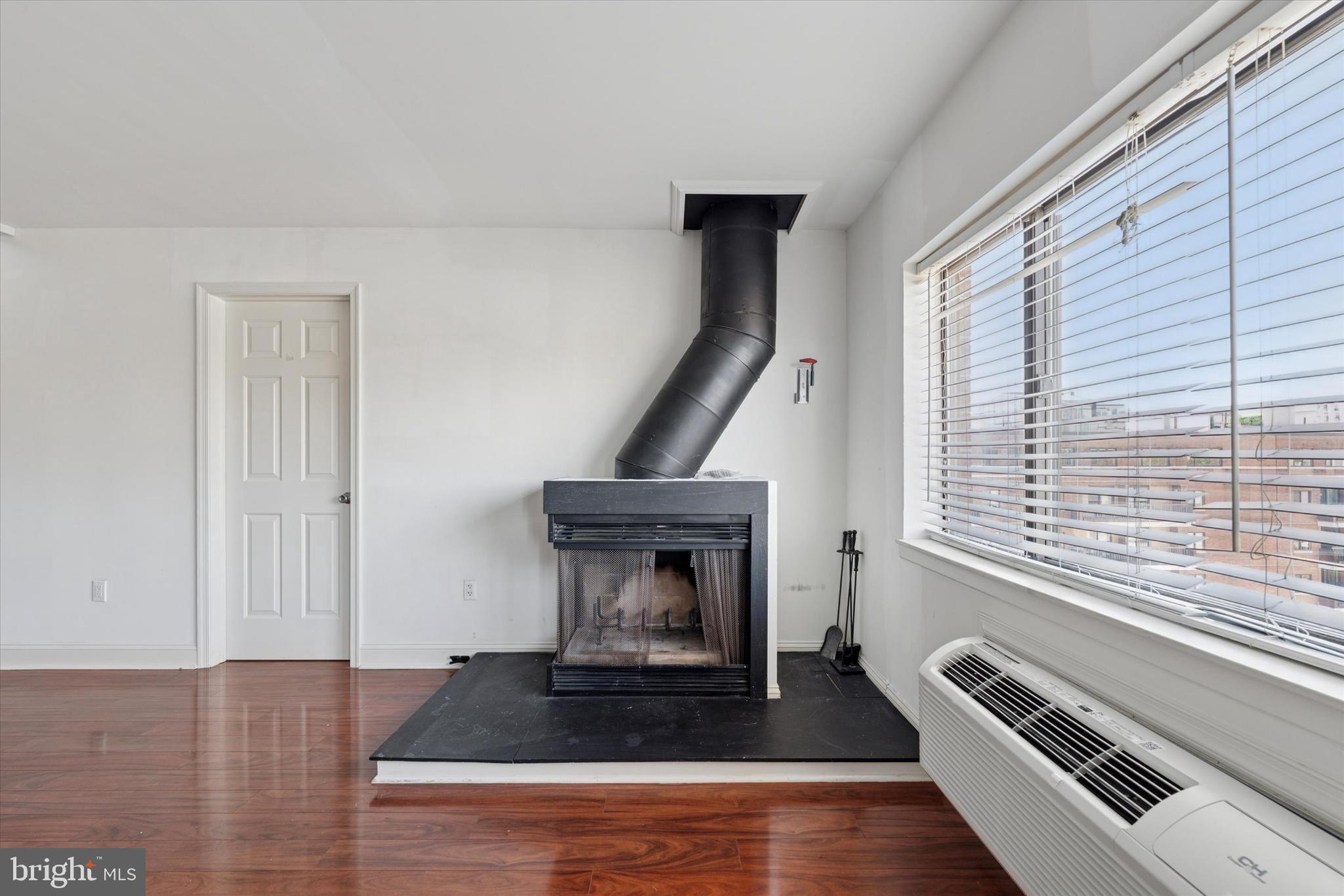 200 LOMBARD STREET 10 804