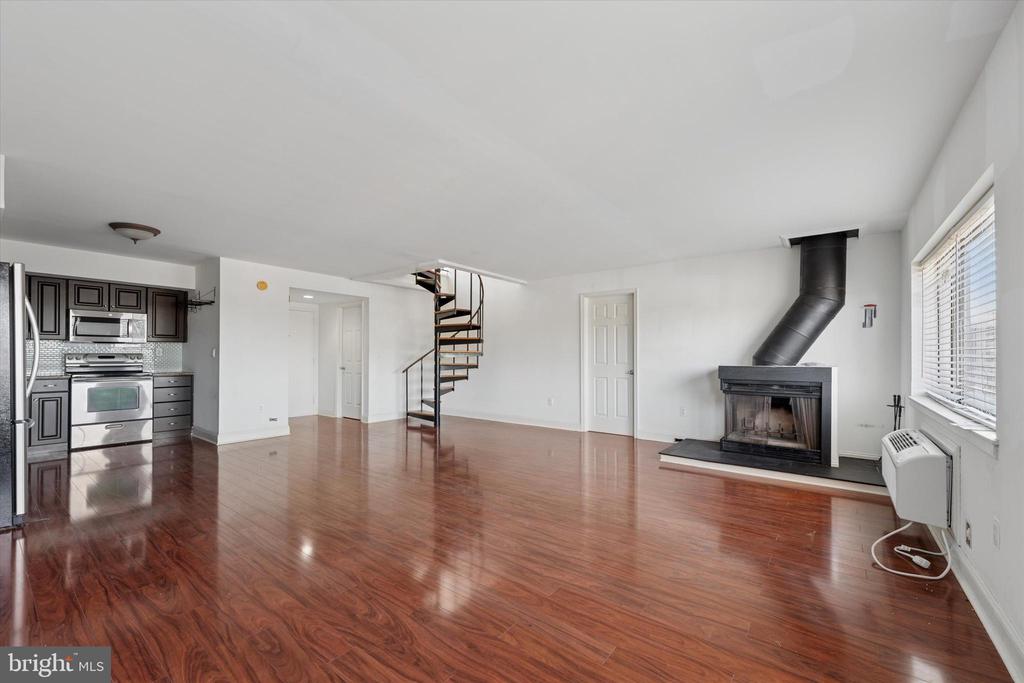 200 LOMBARD STREET 10 804