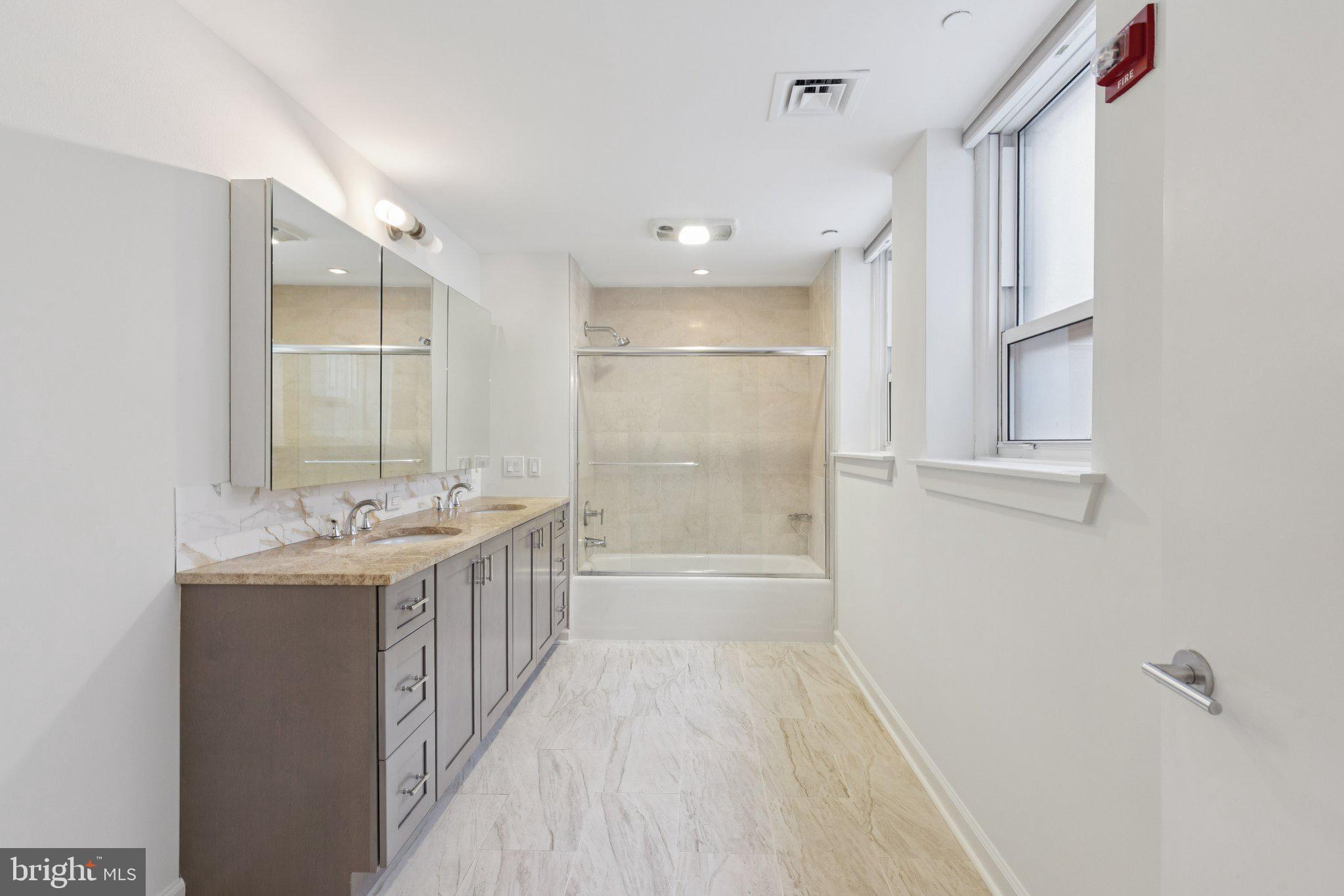 1425 LOCUST STREET 3A