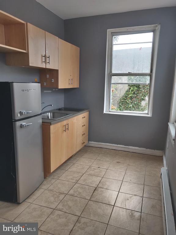 644 W VENANGO STREET 2R
