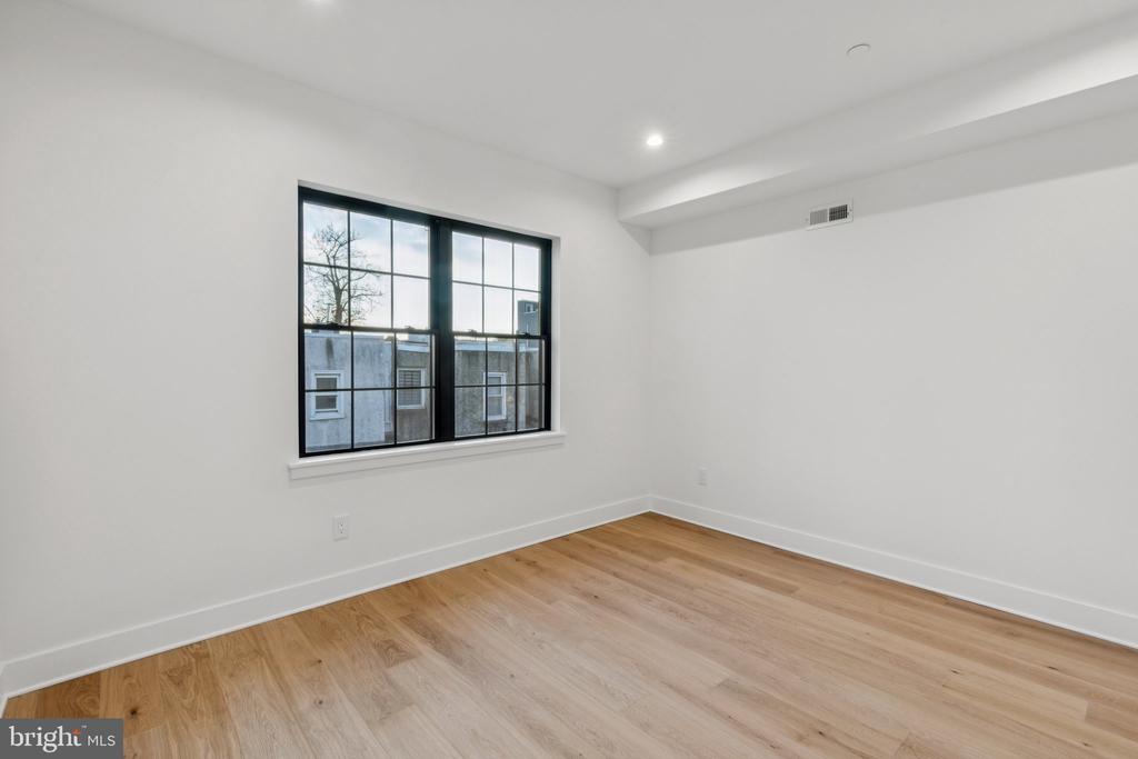 2016 MORRIS STREET