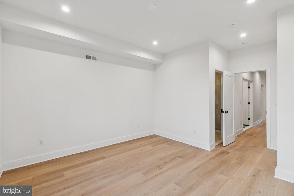 2016 MORRIS STREET