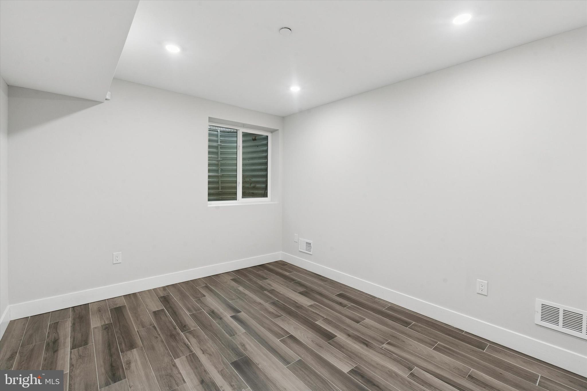 2213 EMERALD STREET