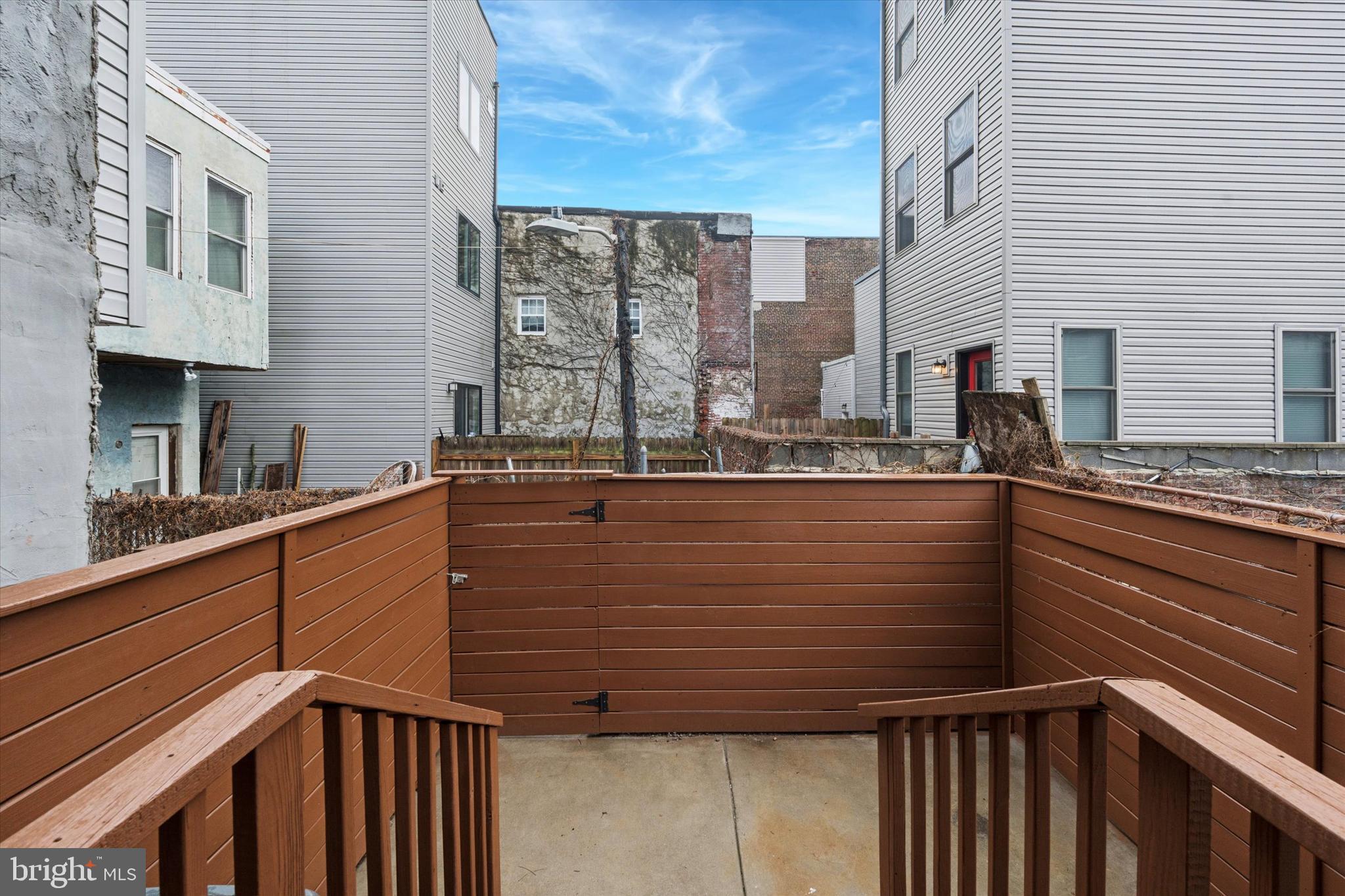 2213 EMERALD STREET
