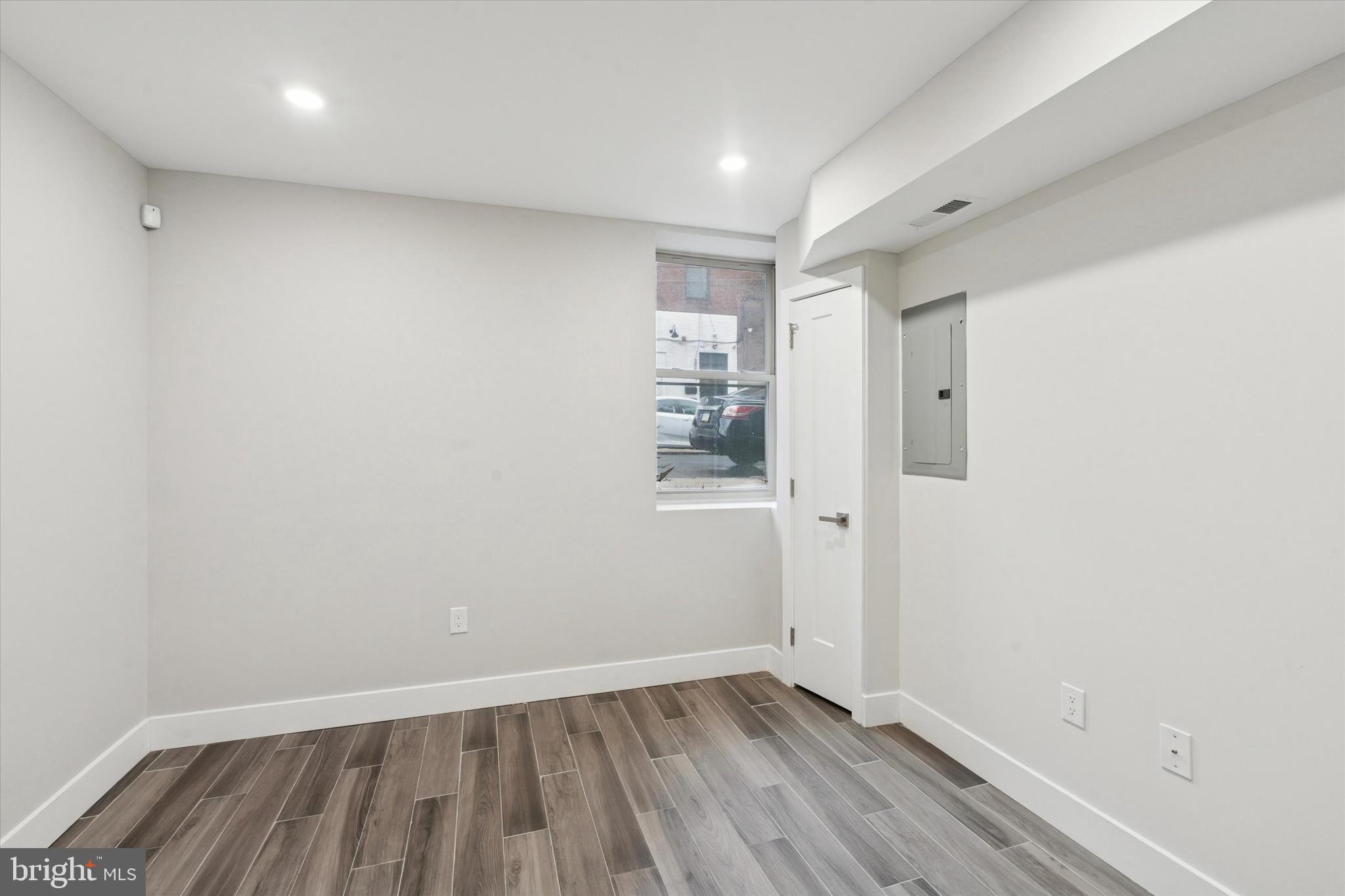 2213 EMERALD STREET