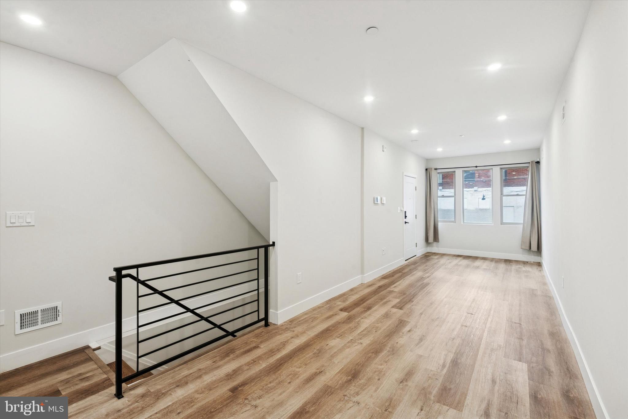 2213 EMERALD STREET