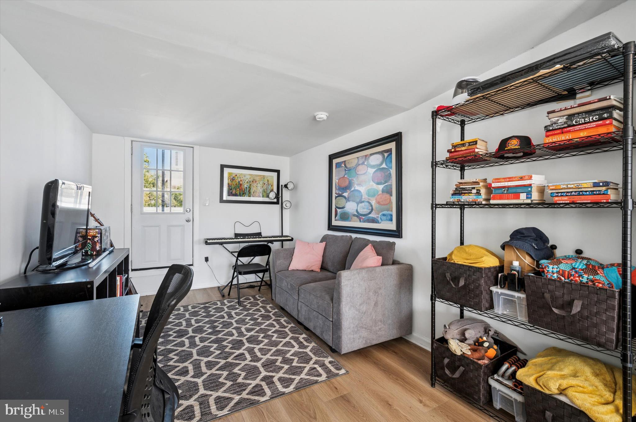 2081 E HAGERT STREET