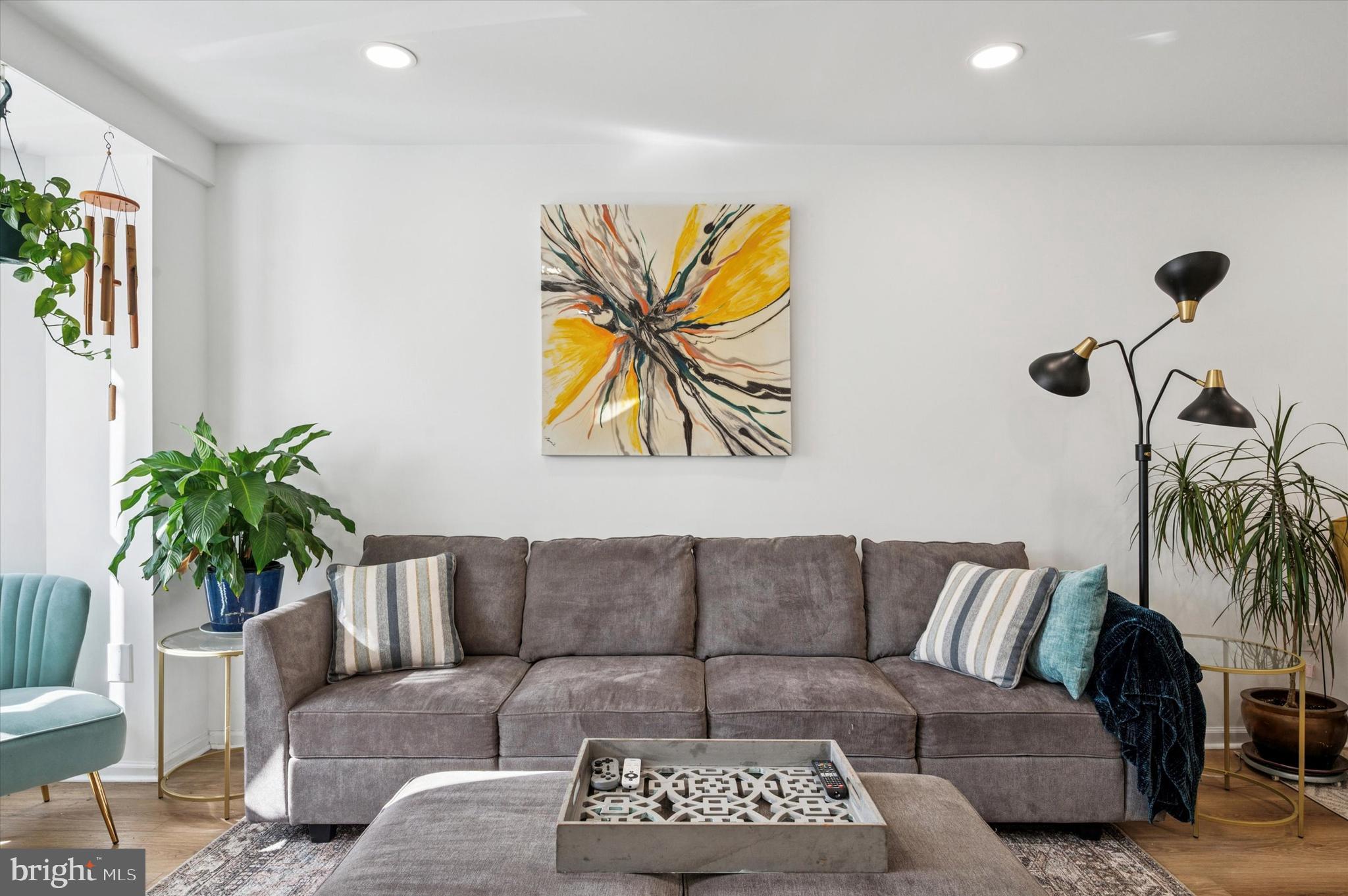 2081 E HAGERT STREET